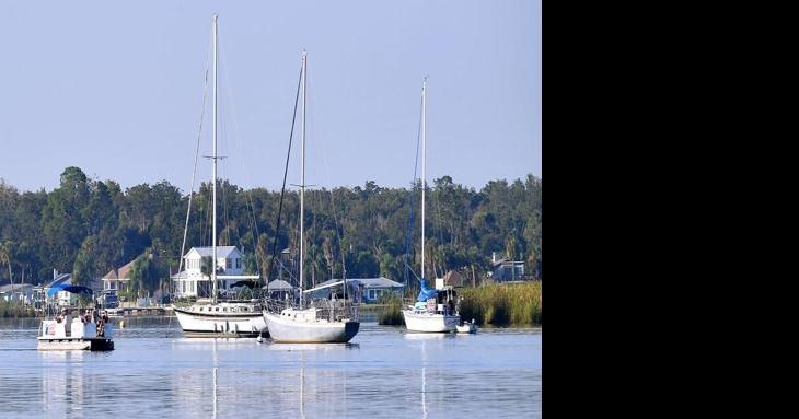 Crystal River moves to clear Kings Bay of long-term anchored boats