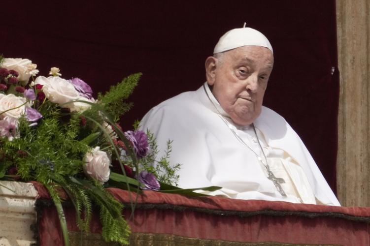 Pope Francis emerges from convalescence on Easter, delights crowd with