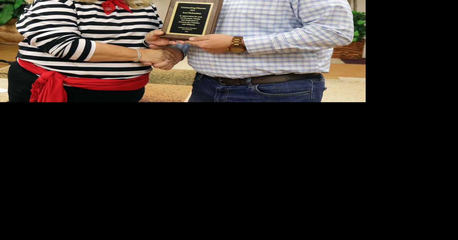 Williston Chamber of Commerce installs new officers, awards outstanding