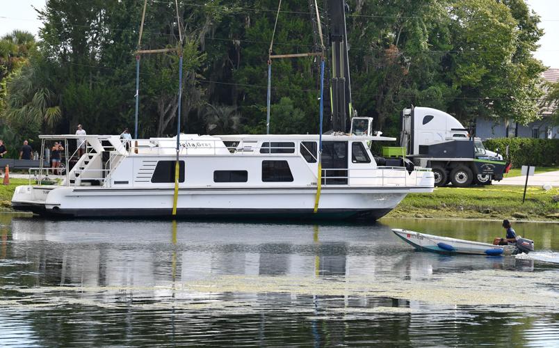 Anglers Inn houseboat lodgings begin arrival at Pete's Pier marina in