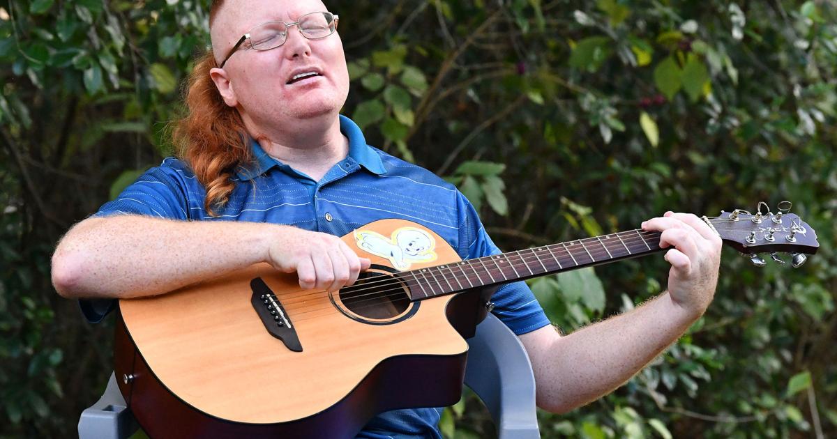 Man with Asperger Syndrome uses his art and music to spread awareness | Local News