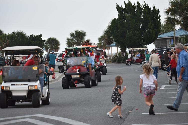 Shell Point Picnic Christmas in Shell Point keeps it coastal | Local News ...