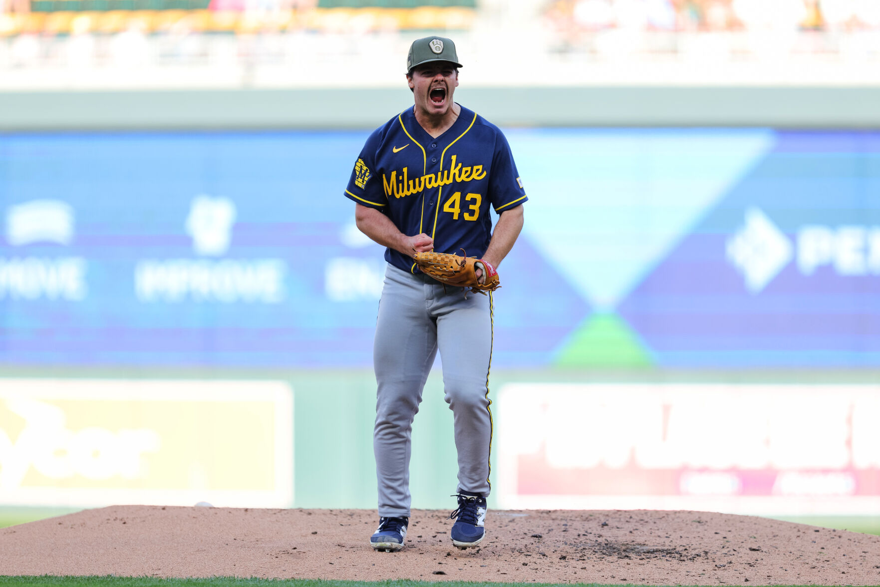 Chourio hits go-ahead homer, makes run-saving catch to lead
