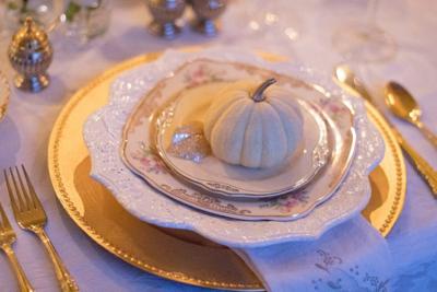holiday-table-1926938_1920 (1)