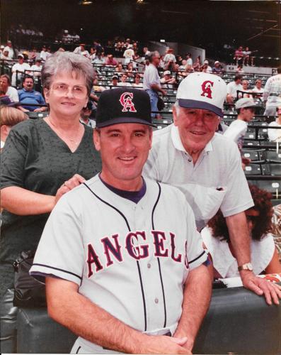 Family members, friends celebrate Maddon's return to Angels, Sports