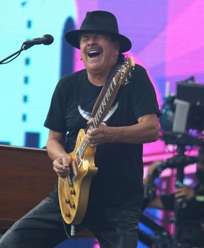 Carlos Santana is 'taking it easy' after collapsing onstage - Los