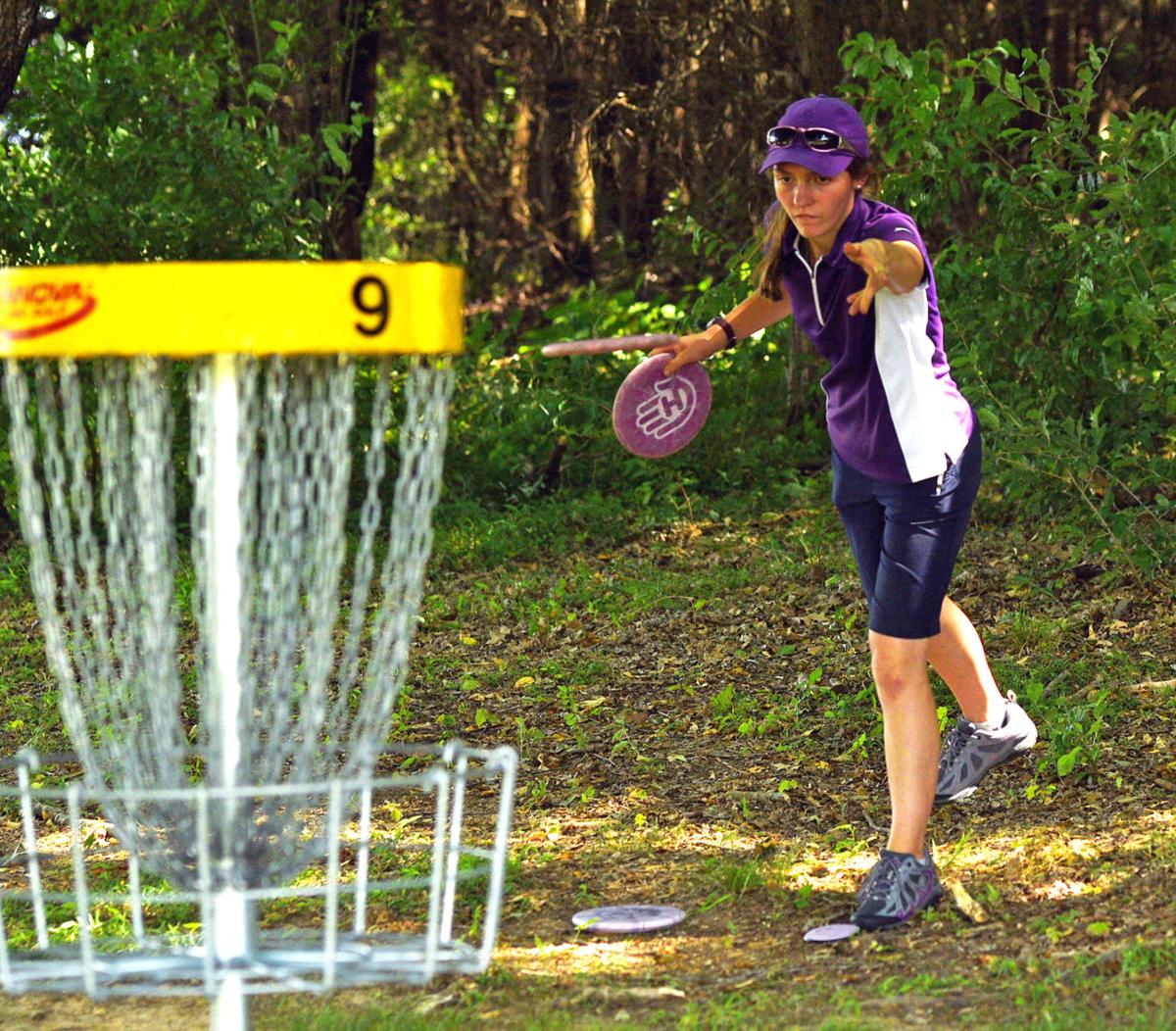 Dickerson opens commanding lead going to final day of state disc golf