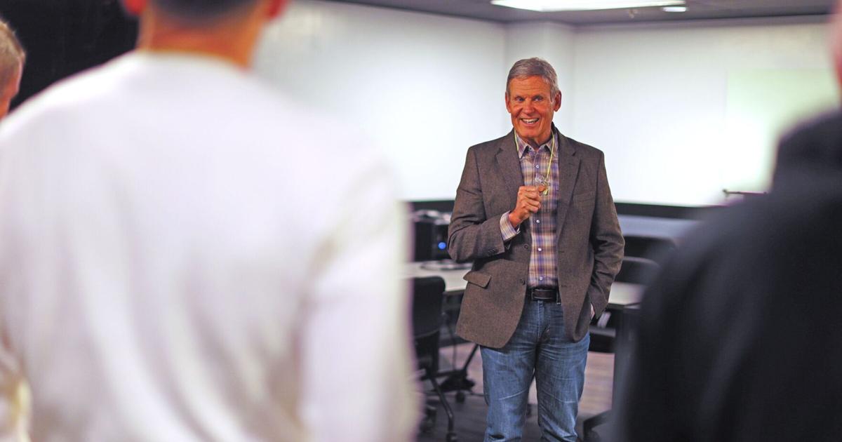 Hello, Governor: Gov. Bill Lee visits Howmet Aerospace as part of ...