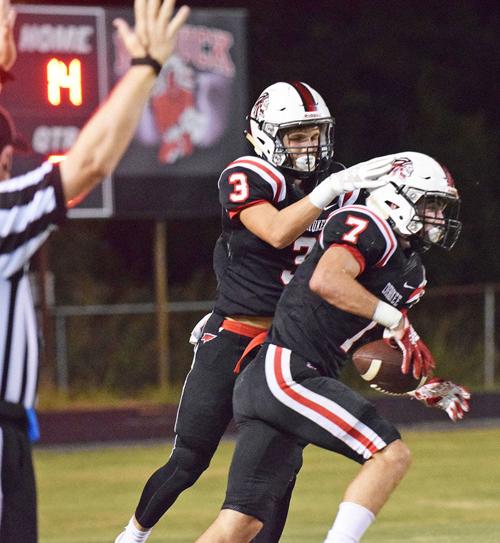 Trent accounts for 6 TDs, Chiefs down Trojans