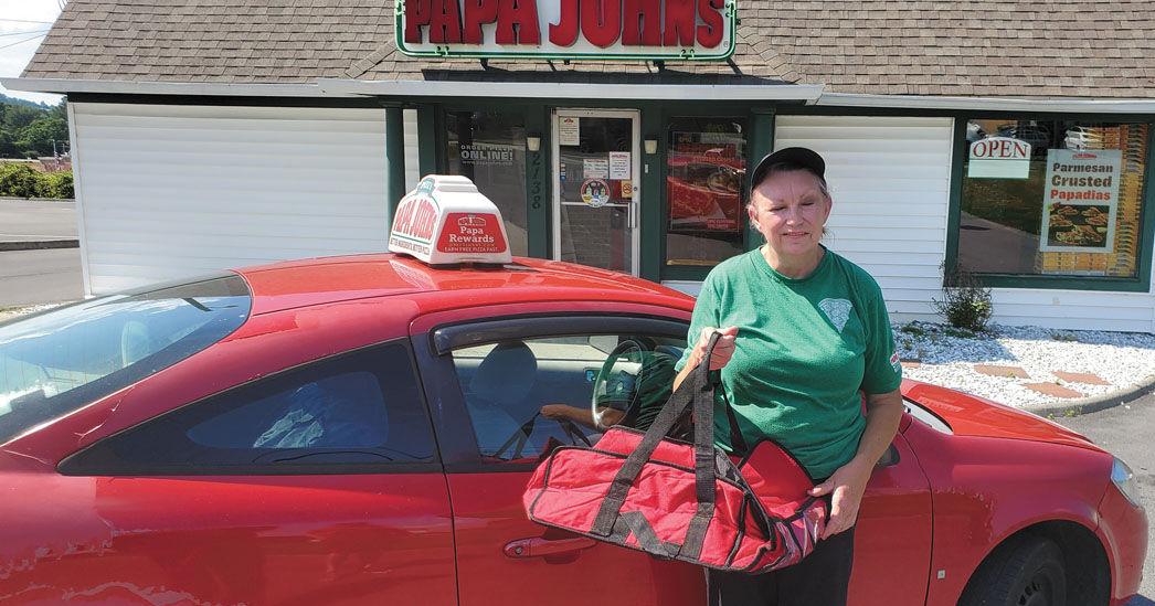 Papa John’s delivery driver celebrates 30 years | Business & Finance