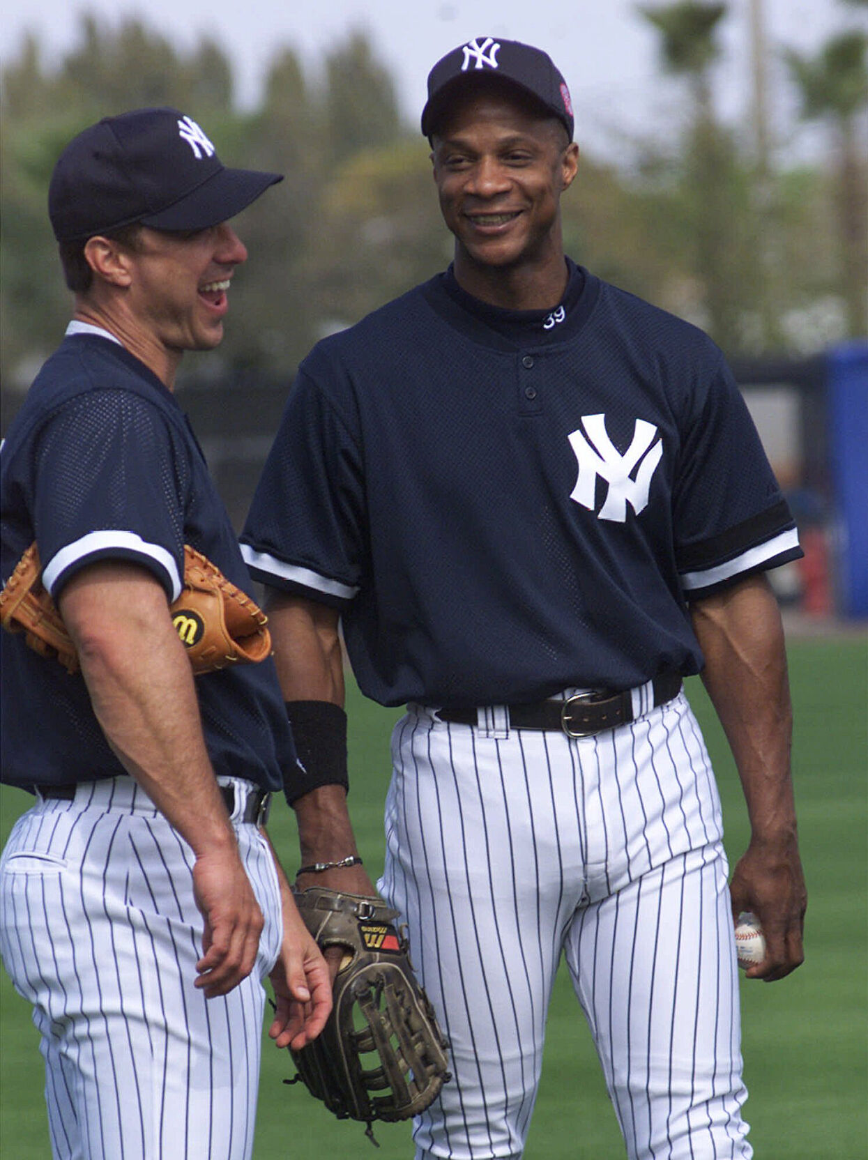 Straw Man Mets Legend Darryl Strawberry visits the GroveWood Baseball Museum Local Sports citizentribune