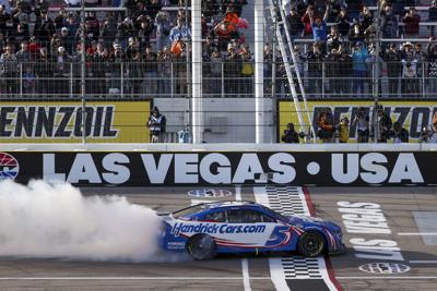 Larson riding momentum into NASCAR's spring race at Phoenix Raceway