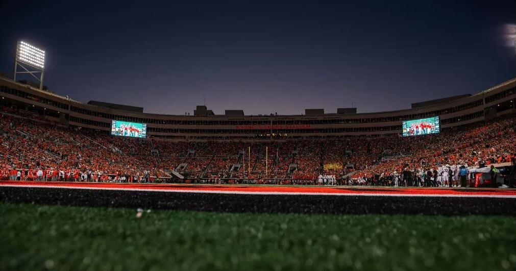 Oklahoma State Cowboys Fall To No. 24 Cincinnati Bearcats in Homecoming Contest