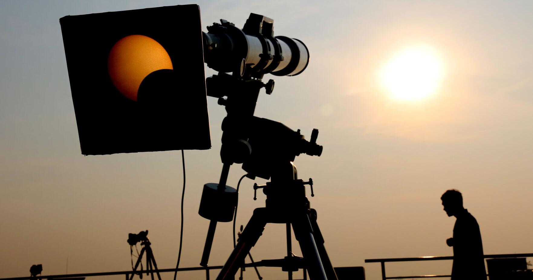 One Tech Tip: How to use apps to track and photograph the total solar eclipse - Vimarsana News