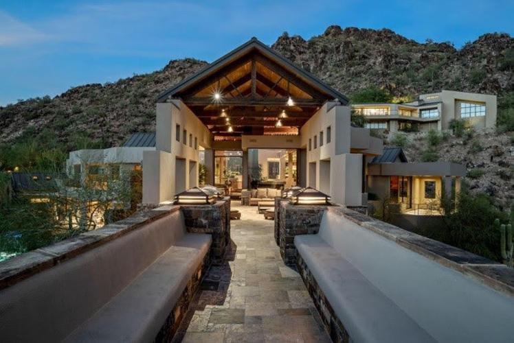 Desert contemporary home built by former MLB player Chili Davis, listed