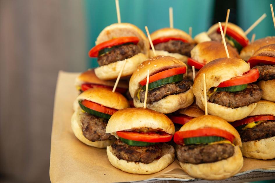 Slider Throwdown Returns to North Phoenix For Annual ‘Battle of the Burger’ | Eat & Drink