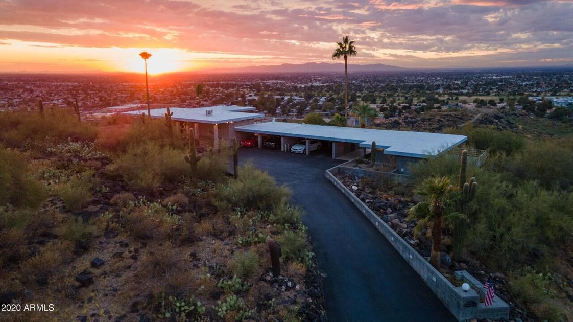 Colorful exteriors, soothing interiors, organic architecture and lush landscapes — these 4 Phoenix area homes prove it’s cool to be green | Real Estate
