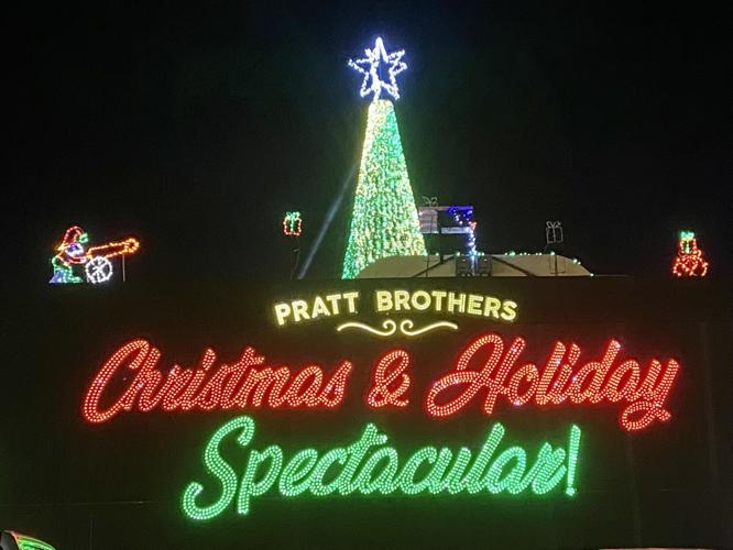 Pratt Brothers Christmas & Holiday Spectacular set to a family