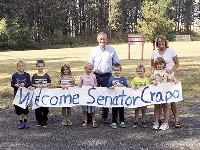 Senator Crapo with Cavendish school kids