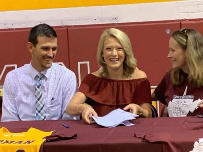 signing02_29873.jpg