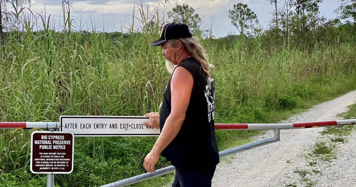 Dusty Python Hunter Famous Python Hunter Dusty Crum Scores 16-Footer During Florida Python ...