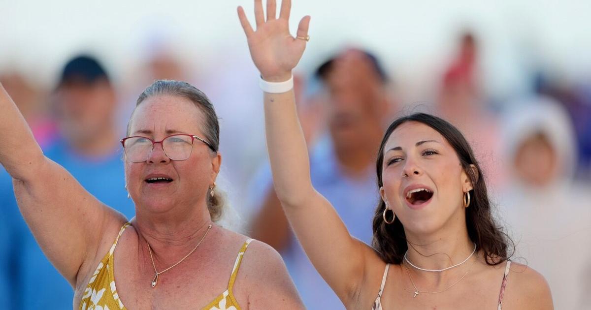 Thousands Attend Easter Sunrise Service