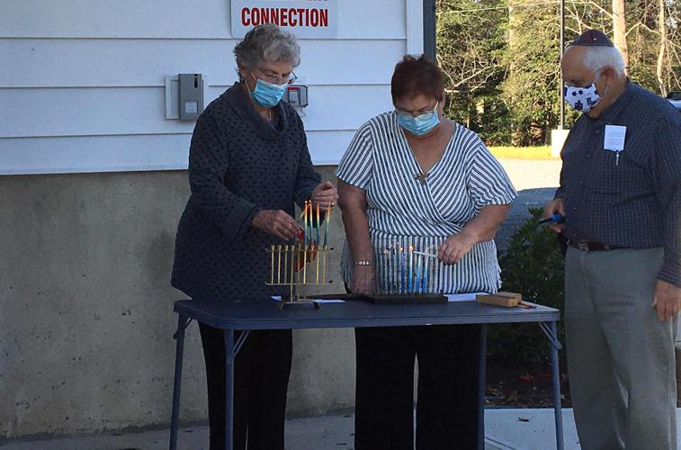 Seaside Jewish Community rededicates its synagogue with a mezuzah