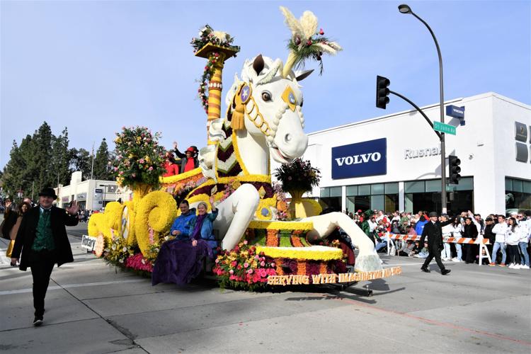 Carpinteria students help decorate winning Rose Parade float | News ...