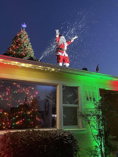 Dancing Santa returns Friday | Arts & Entertainment | coastalview.com