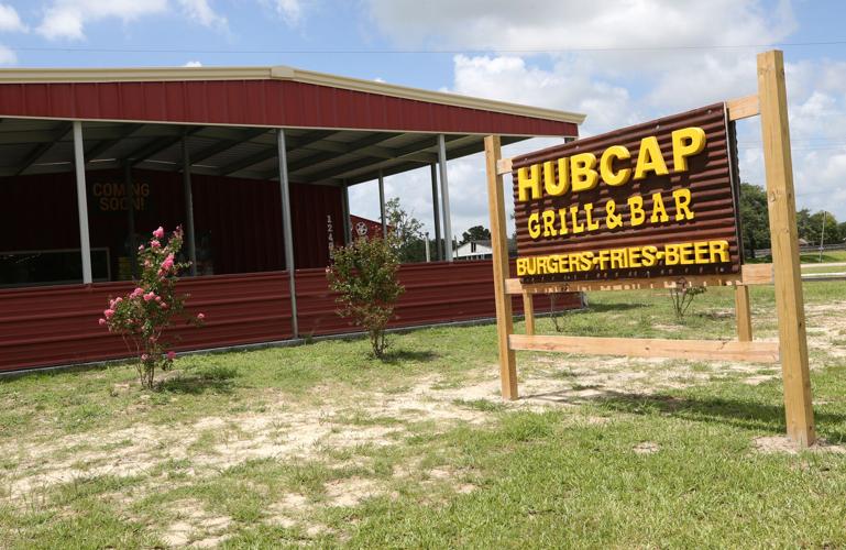 Biz Buzz Sagging sales closes Hooters in Galveston; Hubcap prepares to