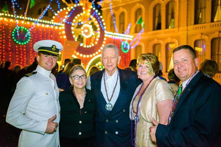 mardi gras parade viewing stands