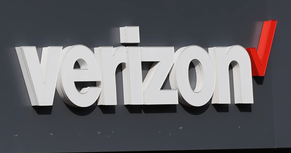 Verizon outage disrupts calling and data services for phone customers ...