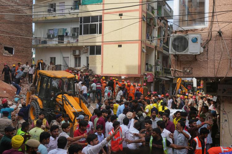 India Building Collapse