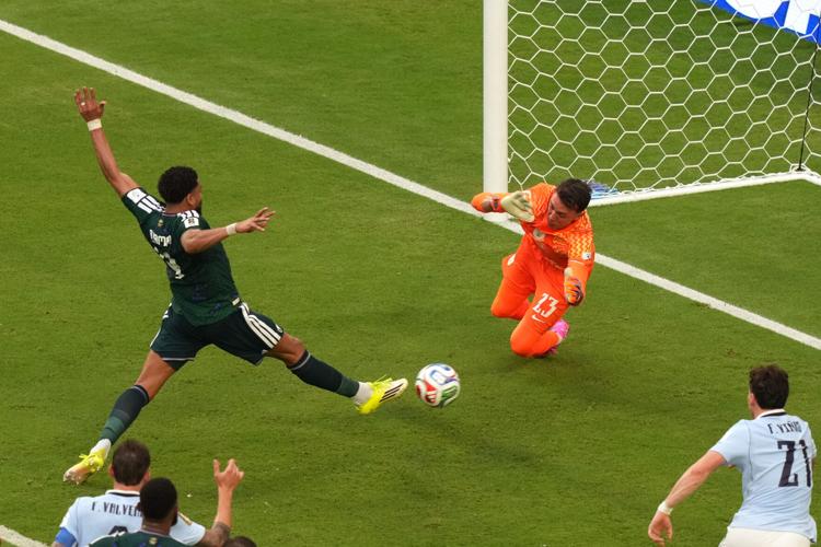 APTOPIX Uruguay Saudi Arabia WCup Soccer