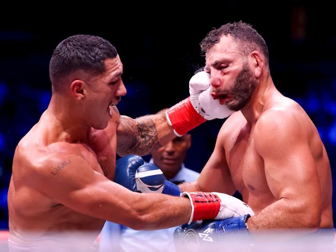Opetaia Mikaelian boxing