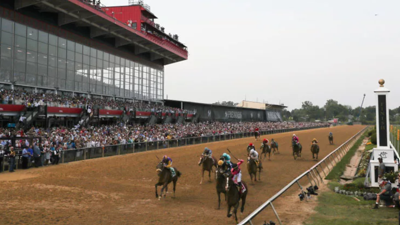 An image of horses racing at Pimlico racetrack in Baltimore 