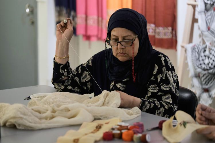 Palestinians Threads of Connection