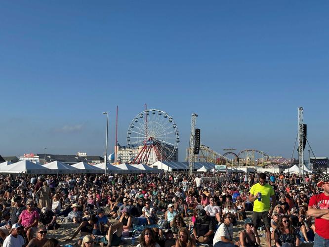 Country Calling Crowd