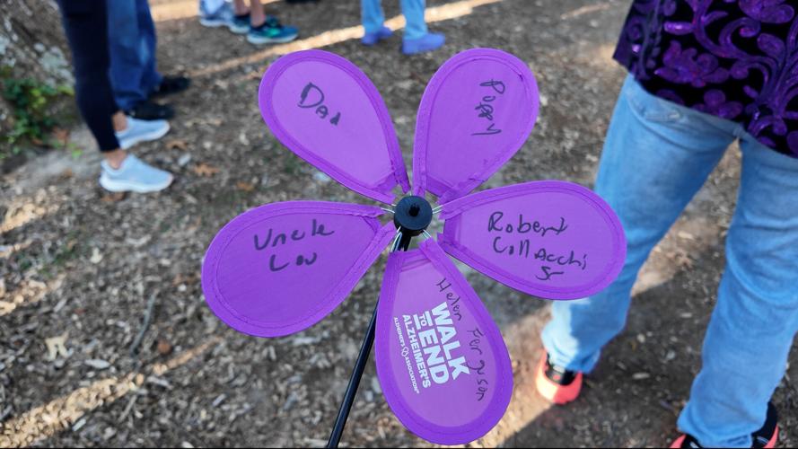 Custom messages and names can be written on flowers