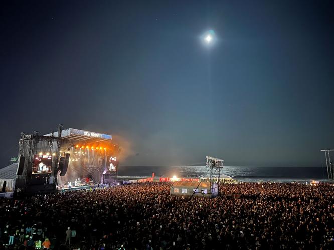 Oceans Calling stage and crowd with moon