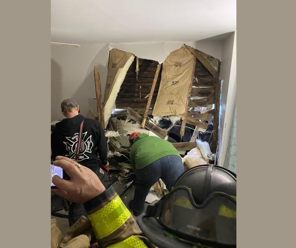 Car crashes into Magnolia house