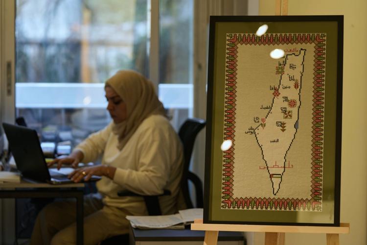Palestinians Threads of Connection