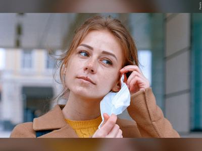 Lady taking off mask
