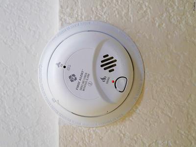 Smoke / carbon monoxide alarm