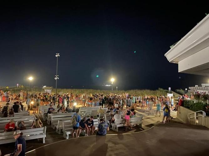 Teenagers crowd Bethany Beach