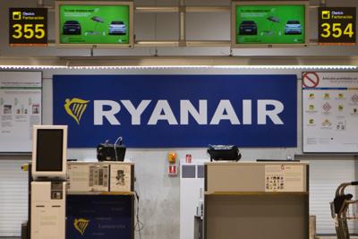 Ryanair Dislodged Window