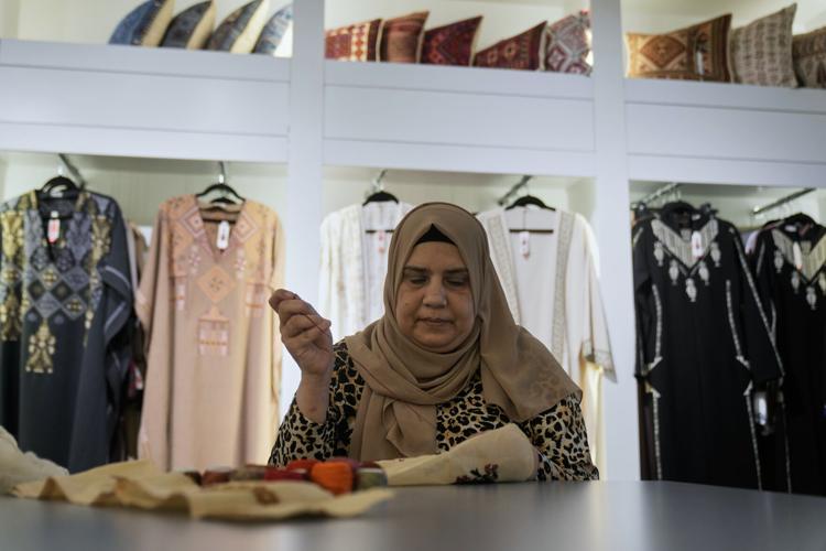 Palestinians Threads of Connection