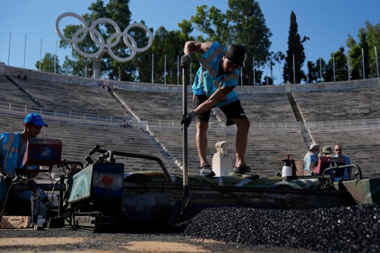 Greece Olympics Stadium Cleaning