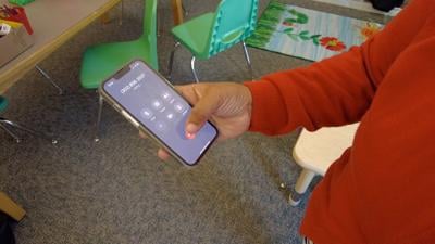 Experience the Dial-A-Story service in Spanish by calling 302-856-3537.