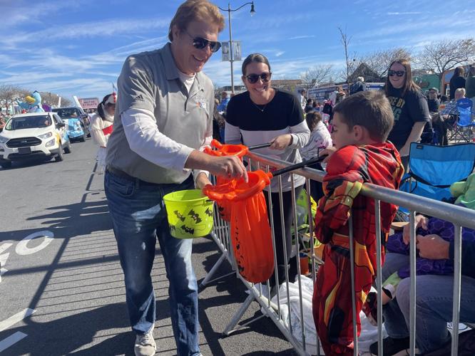 Anchor Matt Pencek handing out candy